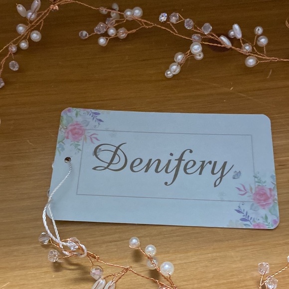 Beautiful Rhinestone and pearl wedding headband - Picture 7 of 7